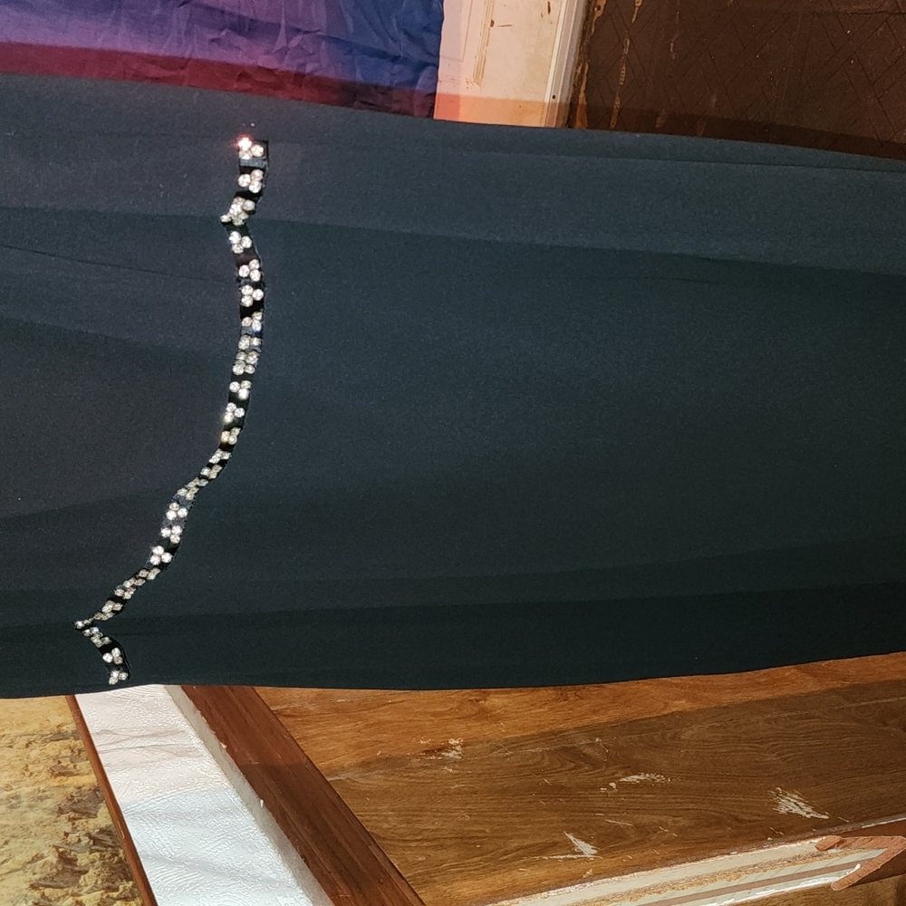 AFTERDARK WOMEN'S LONG LENGHT DRESS ( SIZE 16 ). - Picture 3 of 8